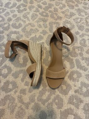 UGG Women’s Aylani Tan Ankle-Strap Espadrille Wedge Sandals